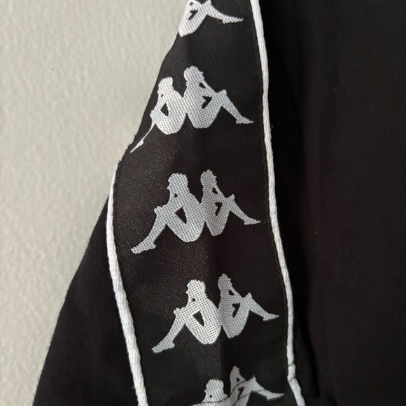 NWT Women’s Medium Black and White Crop Top and Legging Kappa Logo Set - Picture 15 of 16